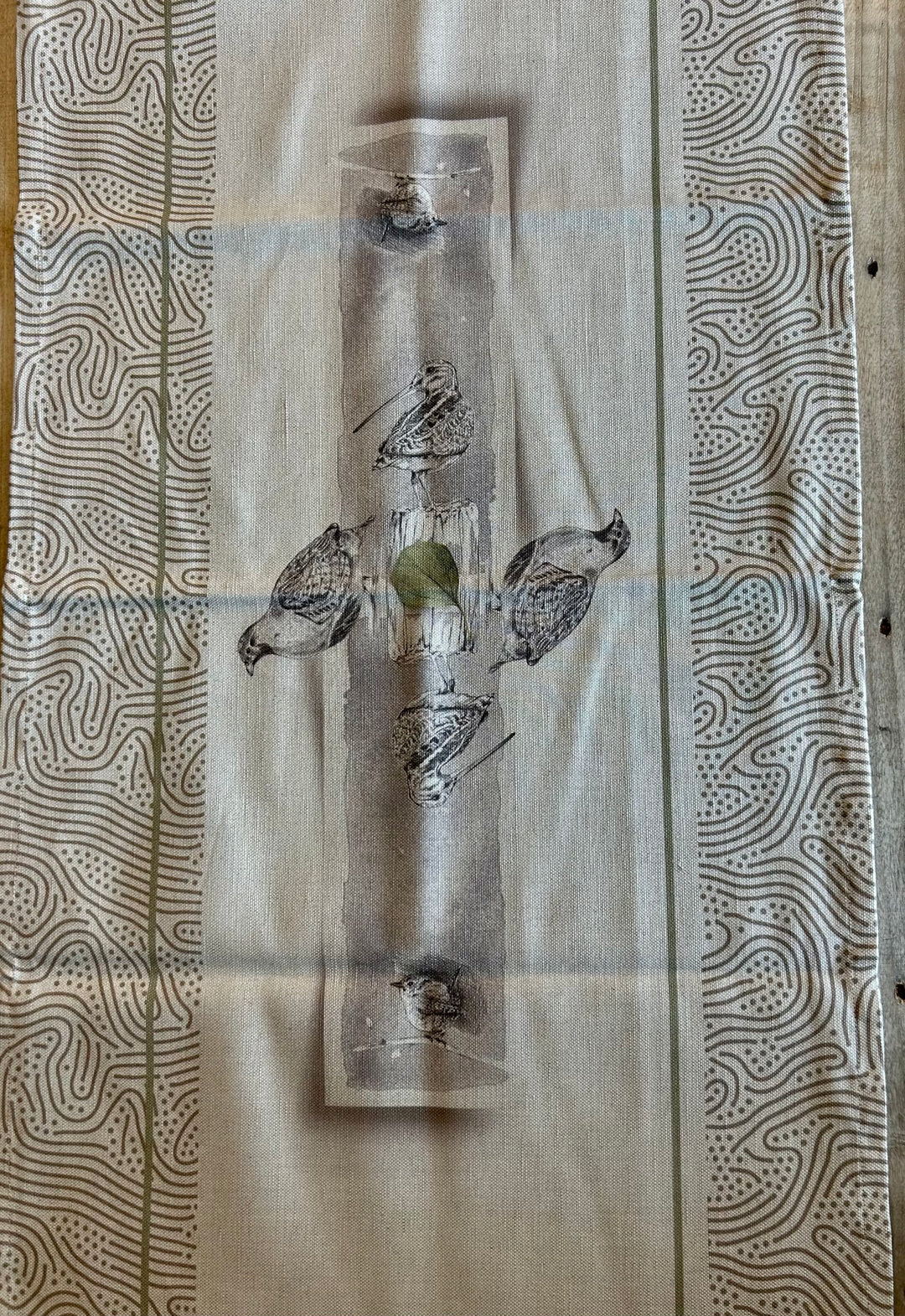 Tischläufer mit Sumpfschnepfe und Rebhuhnvögeln