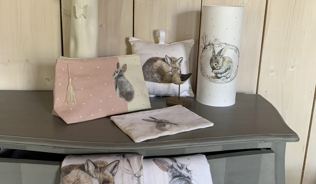 collection coussin, lampe, pochette - pom pom polette by odile laresche - peintre animalier