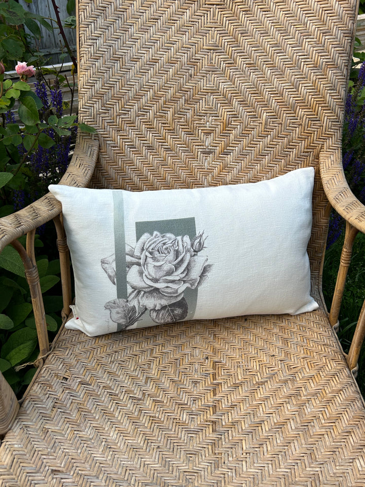 coussin en lin naturel motif rose de Chedigny motif végétal imprimé d'après mon dessin au crayon